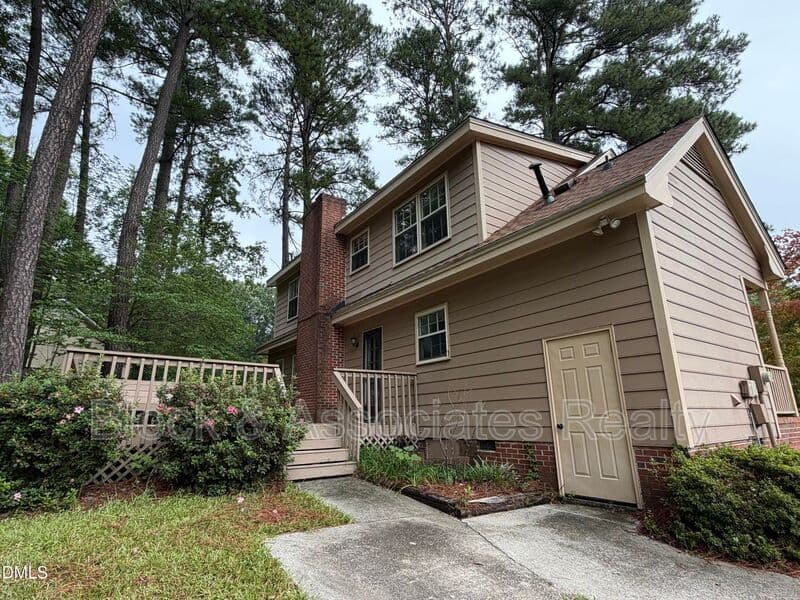 Garner House: 200 Coachman Drive