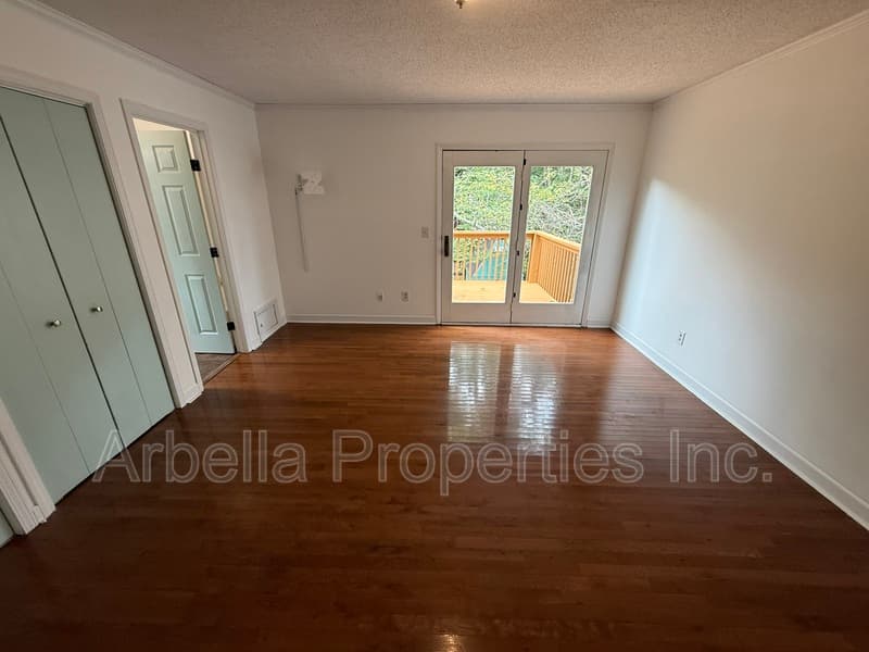 Johnson City House: 4201 Wayland Blvd