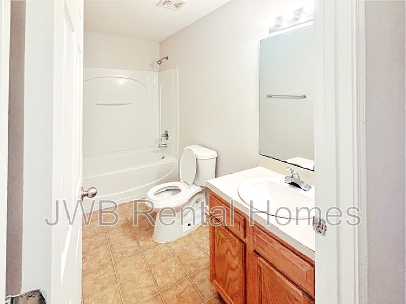 Jacksonville House: 8424 India Ave