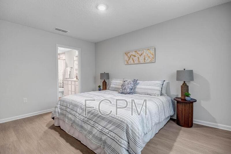 Jacksonville House: 5460 Amazon Ave