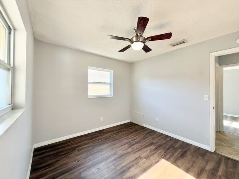St. Petersburg House: 6943 Buhrley Terrace North
