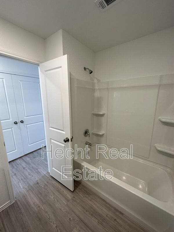 Seguin House: 5850 Coahuila