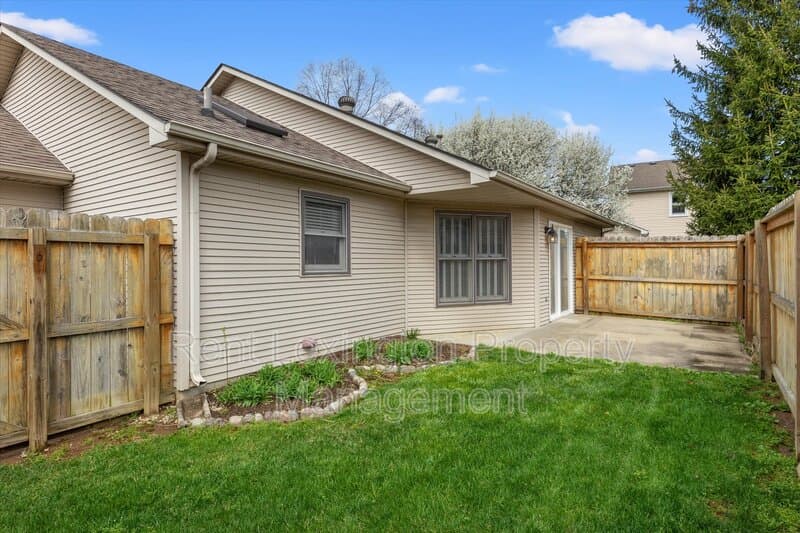 Lexington House: 3534 Cave Hill Place
