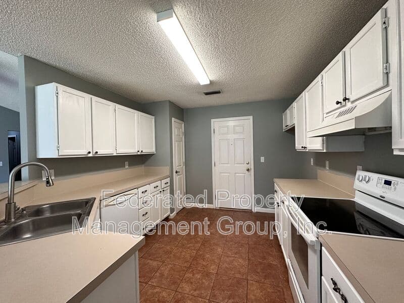 JACKSONVILLE House: 9007 BRIDGECREEK DRIVE