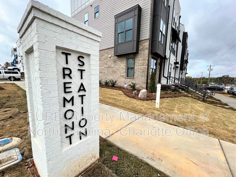Charlotte House: 611 W Tremont Ave
