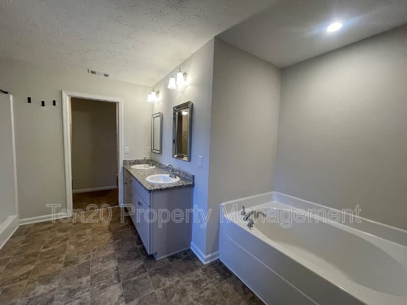 Phenix City House: 36 Willow Trace Dr