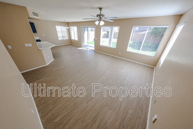Surprise House: 11911 N 148th Ave