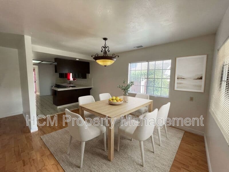 Long Beach House: 2605 E. Washington St.