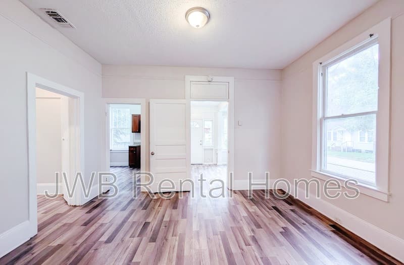 Jacksonville House: 3401 Pearl St N