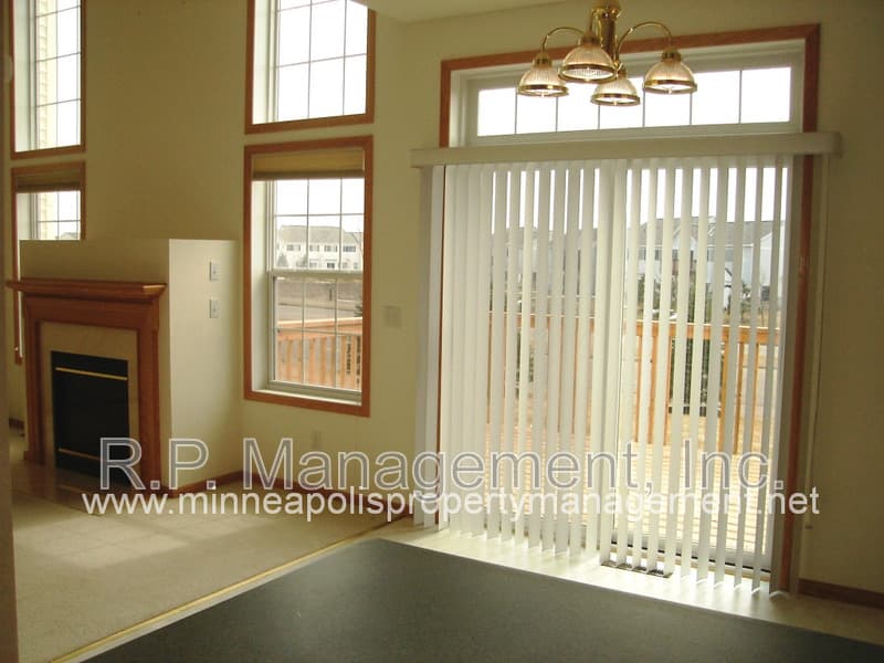 Apple Valley Townhome: 15220 Florist Cir