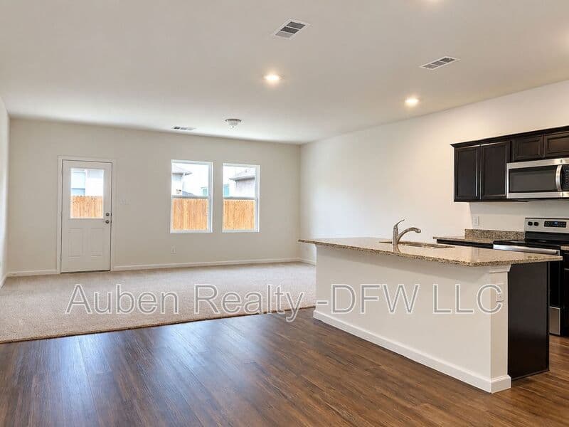 Fort Worth House: 6525 Trident Court
