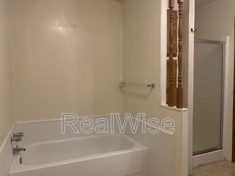 Grants Pass House: 4620 Redwood Ave