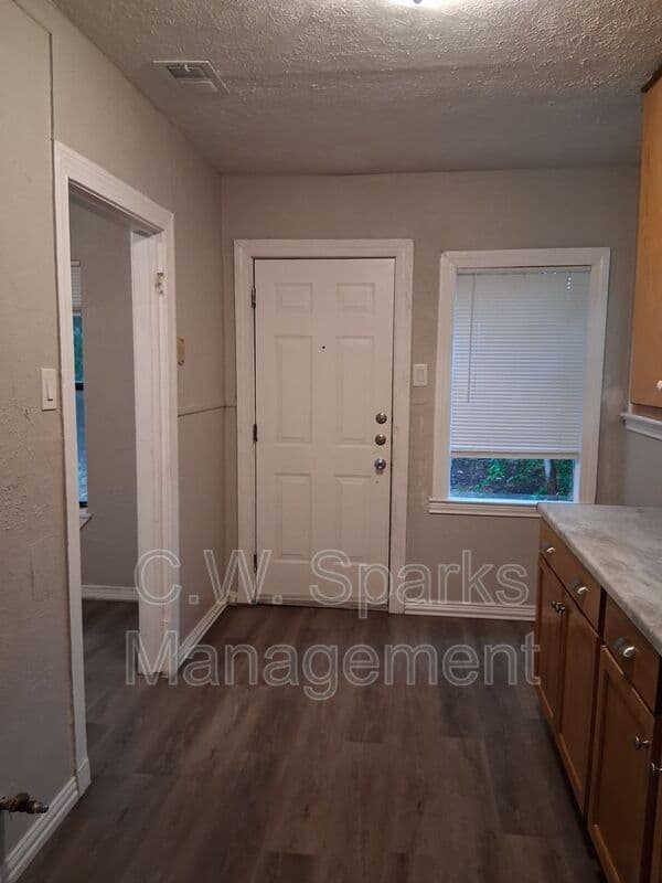 Dallas House: 435 Avenue G