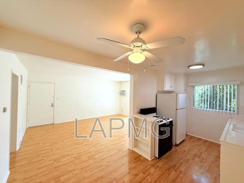 Van Nuys House: 5748 Hazeltine Ave.