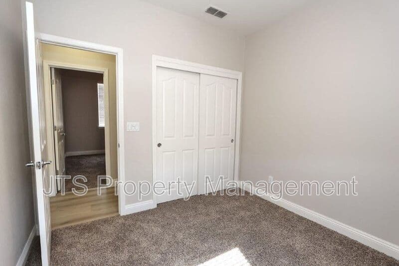 Sacramento House: 5424 Washoe Street