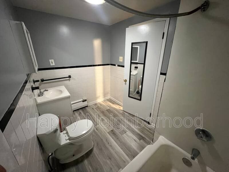 Meriden House: 16 Atkins StreetUnit 4
