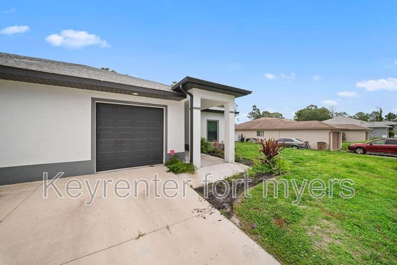 Lehigh Acres House: 4716 29th St SW