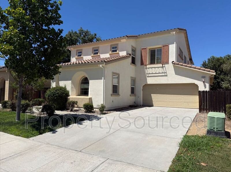 Tracy House: 2099 Frank Blondin Lane
