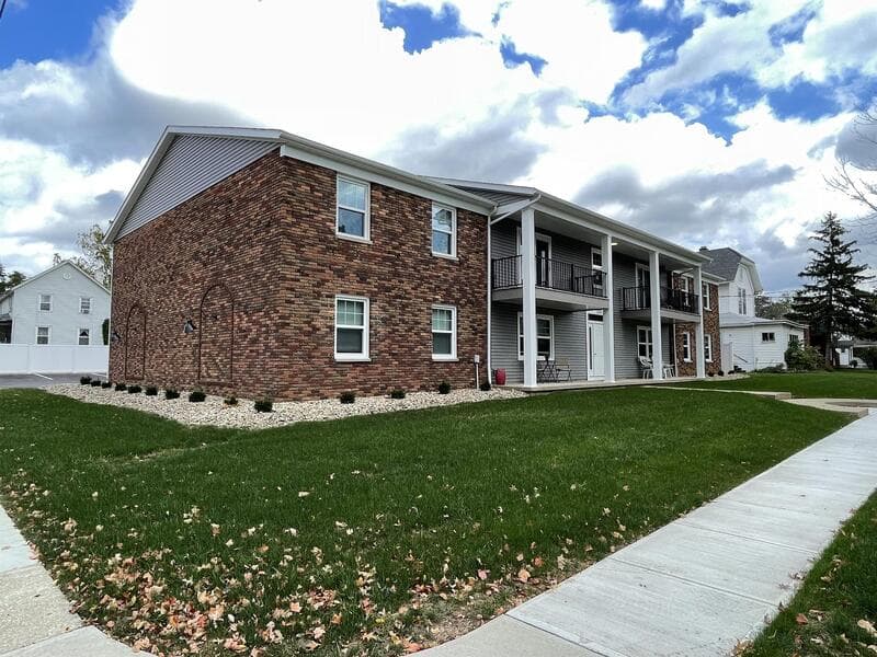 Medina Condo: 331 W. Washington St. - 5