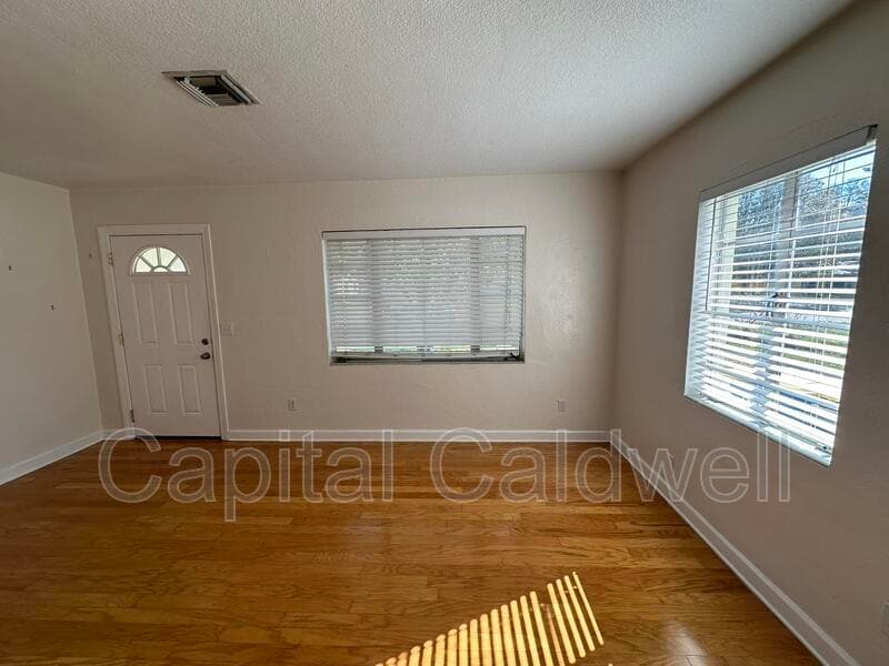 Clearwater House: 18 N Meteor Ave