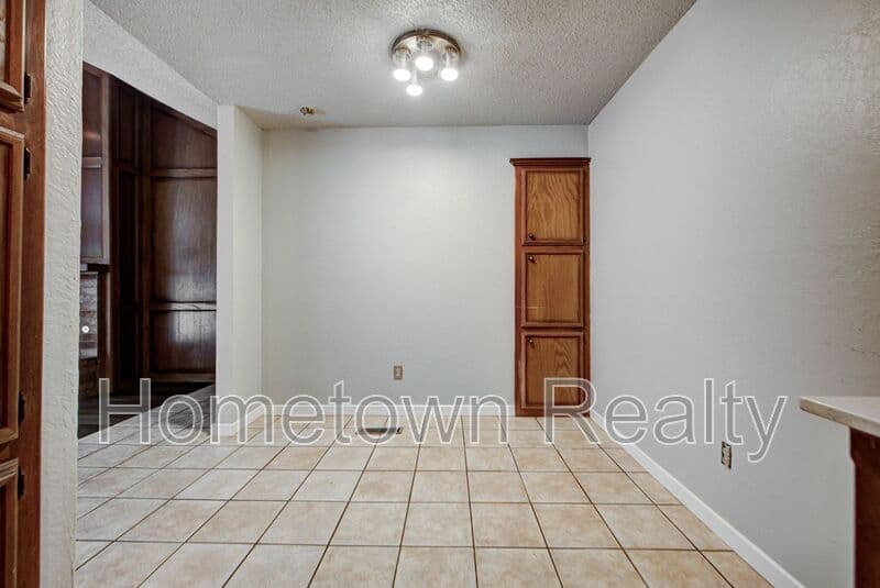 Norman Condo: 1713 Hillcrest Drive