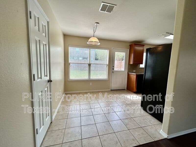 Haslet House: 809 San Miguel Trl