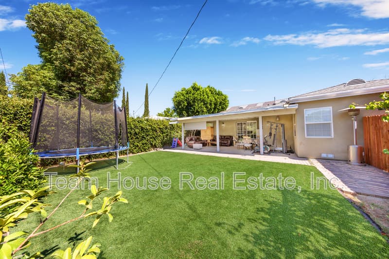 Reseda House: 19422 Welby Way