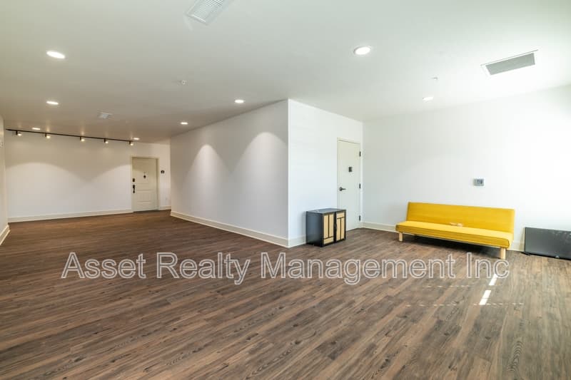 Alcoa Condo: 1110 Franck Street - 210