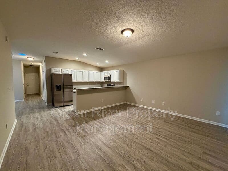 Orange Park House: 450 Clinton Drive