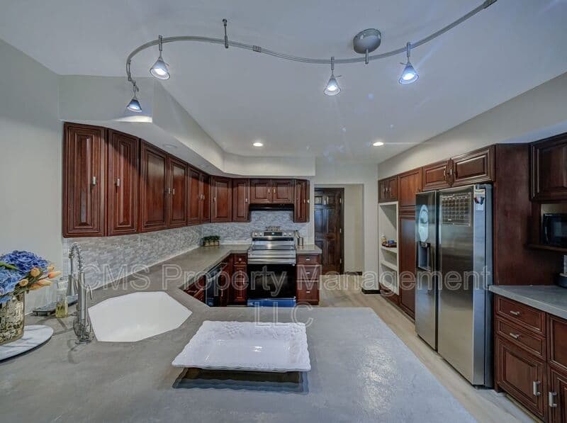 Morganville House: 17 Bauers Ln