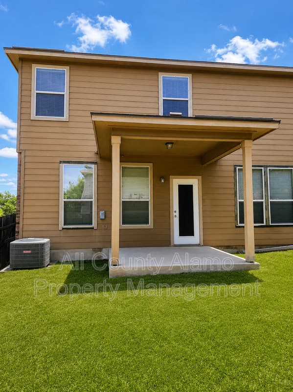Leon Valley House: 5565 Saffron Way