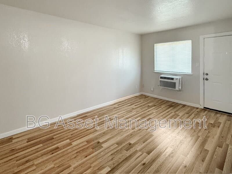 Sacramento Condo: 728 Darina Avenue