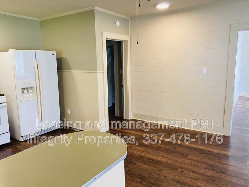 Broussard House: 306 S Lee Ave