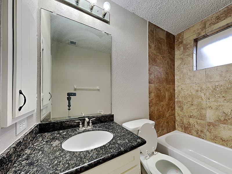 Humble House: 6907 Foxside Ln