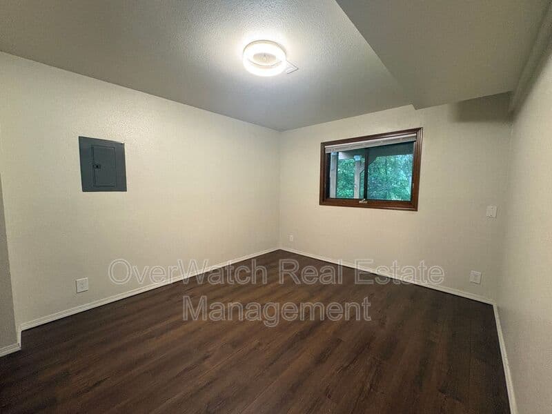 Anchorage House: 7641 Delridge Circle