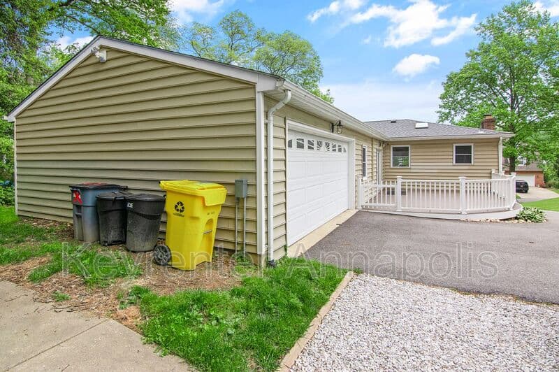 Crownsville House: 840 Valentine View