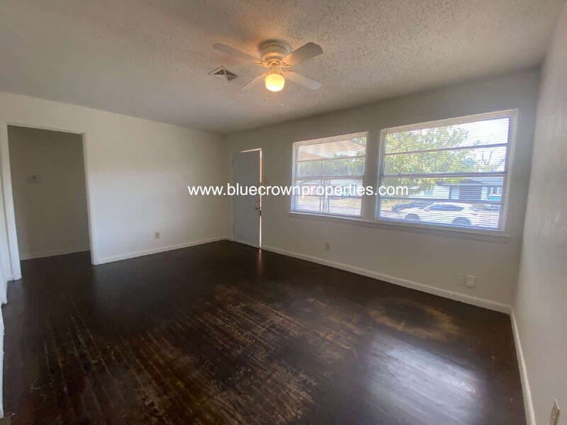 Mesquite House: 1701 Longview St