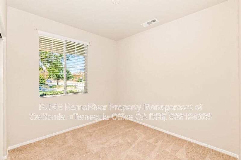 Menifee House: 30774 Sail Ln