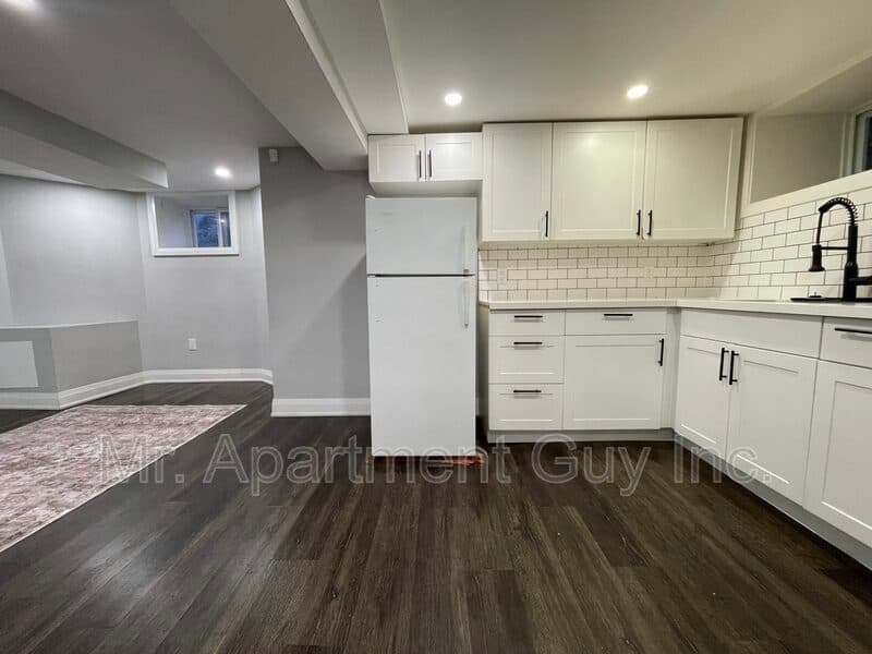 Hamilton Condo: 35 Barnesdale Avenue South