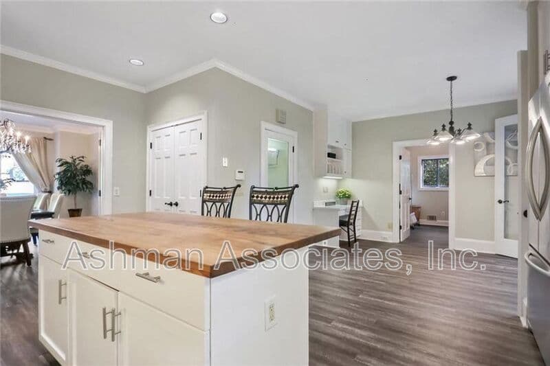 Atlanta House: 930 Manchester Place