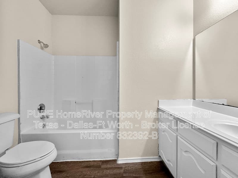 Forney House: 2215 Overton Dr