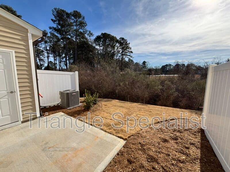 Clayton House: 52 Lavender Lane