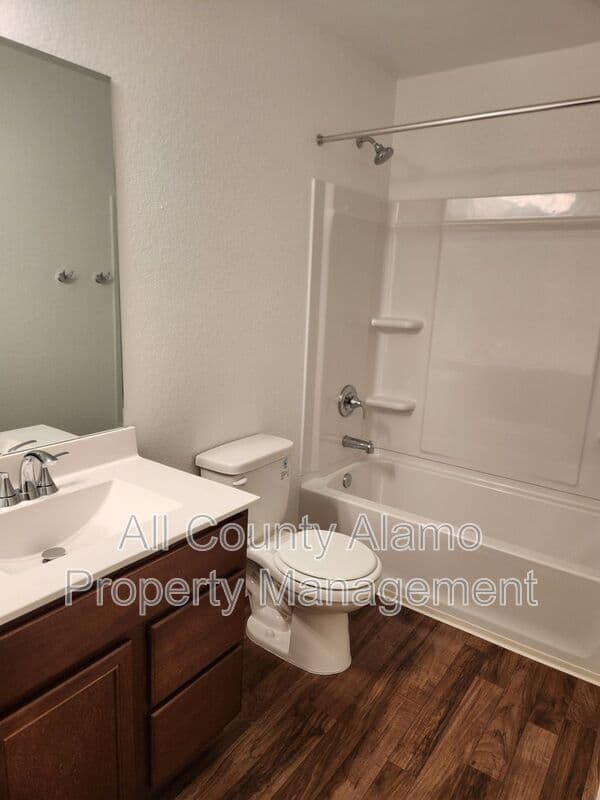 San Antonio House: 9310 Platte Pl