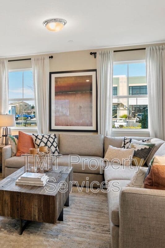 Sacramento Townhome: 23 Advantage Court