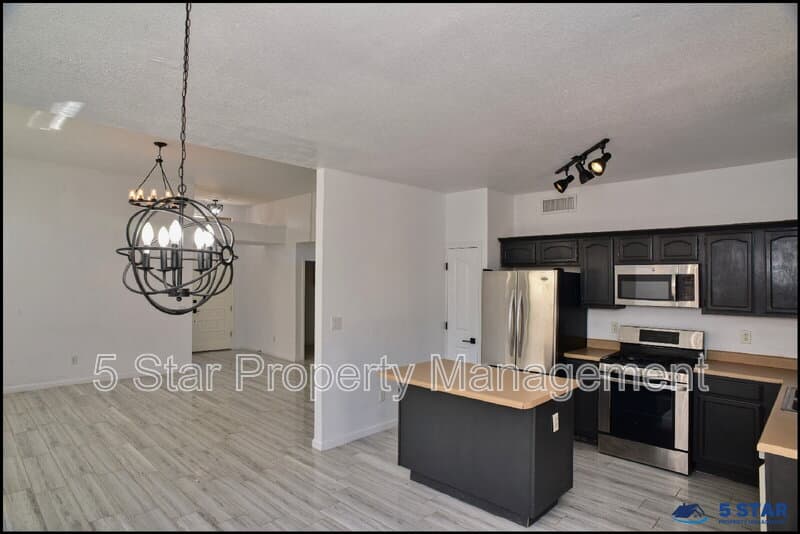 El Paso House: 7959 Morning Dawn Avenue !!