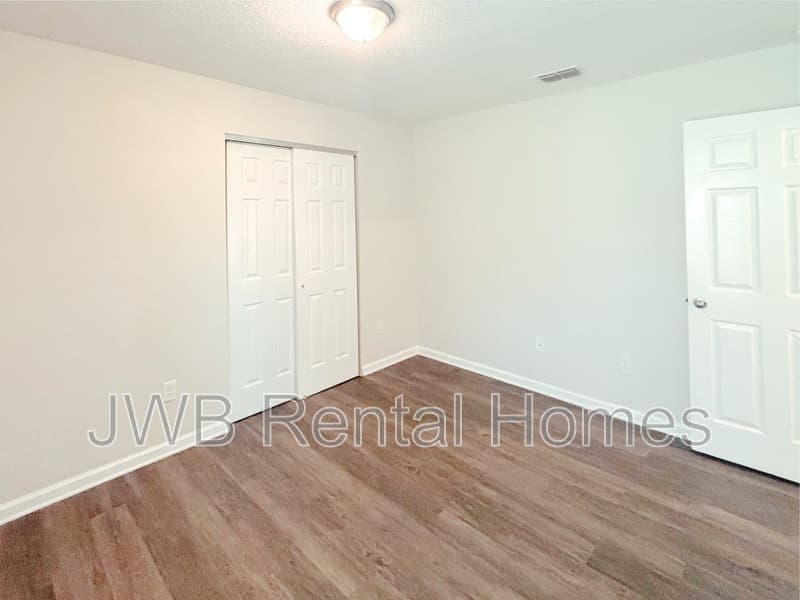 Jacksonville House: 4016 Spring Glen Rd
