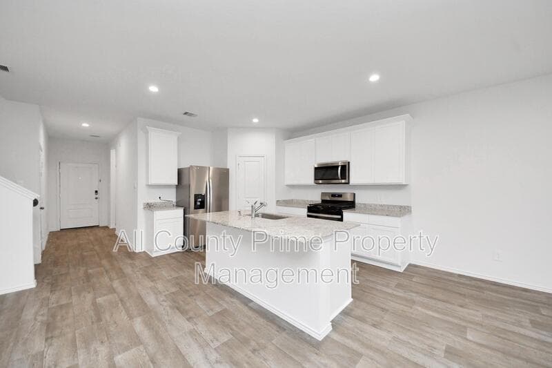 Fulshear House: 31303 Heddington Ln