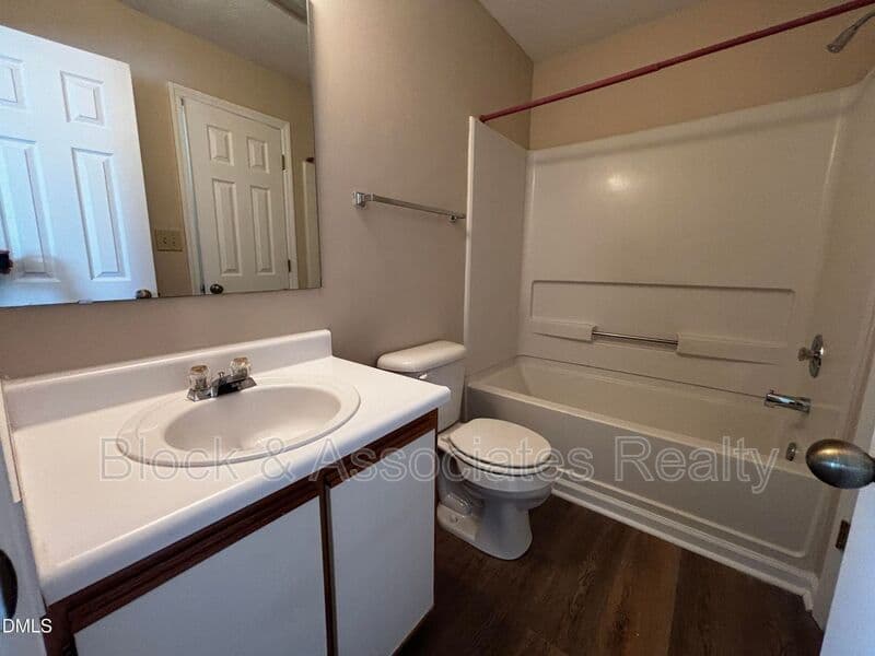 Fayetteville House: 259-7 Waterdown Drive