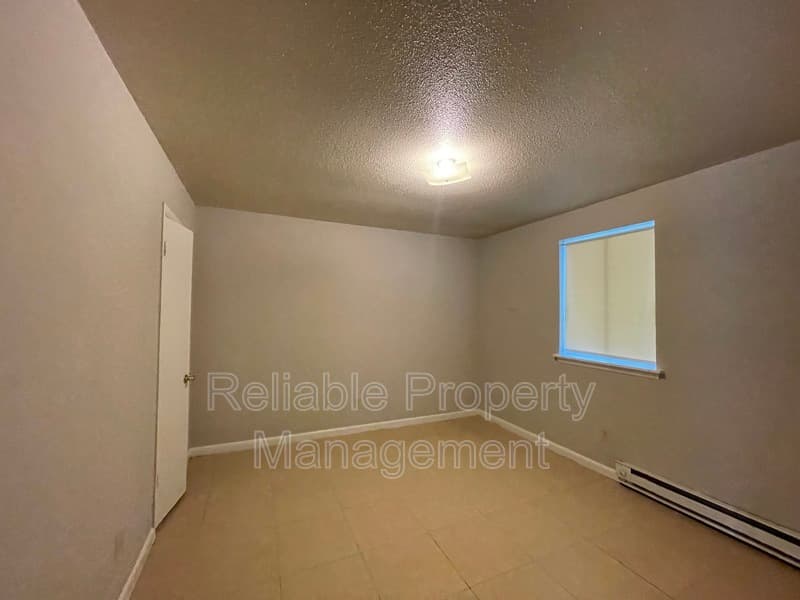 Selma Condo: 606 Winston Circle