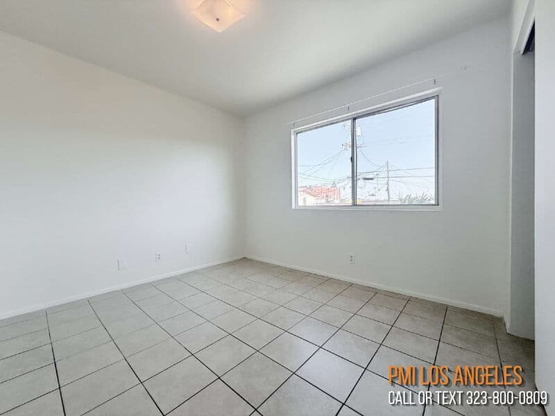 Los Angeles Condo: 943 West 68th Street